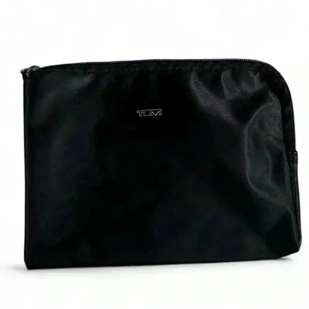 TUMI NYLON MAKE UP TRAVEL CASE NWOT DELTA